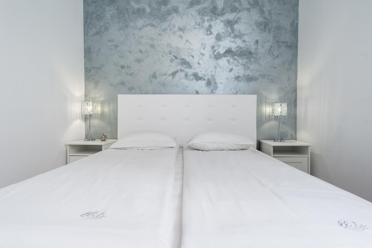 Elite Old Town Apartment